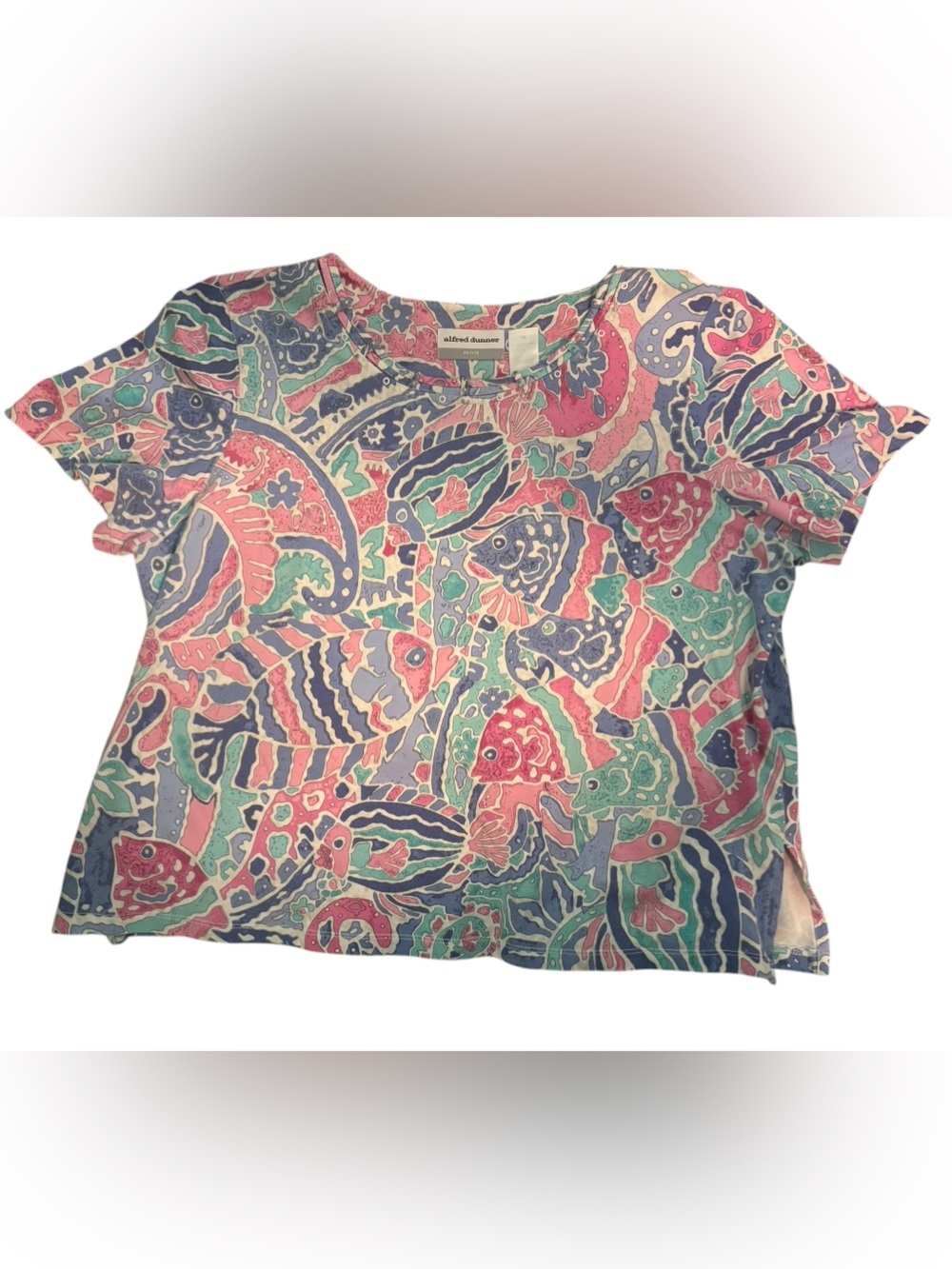 Vintage 90s Boxy Fish T-shirt Tee Studded Crew Neckline